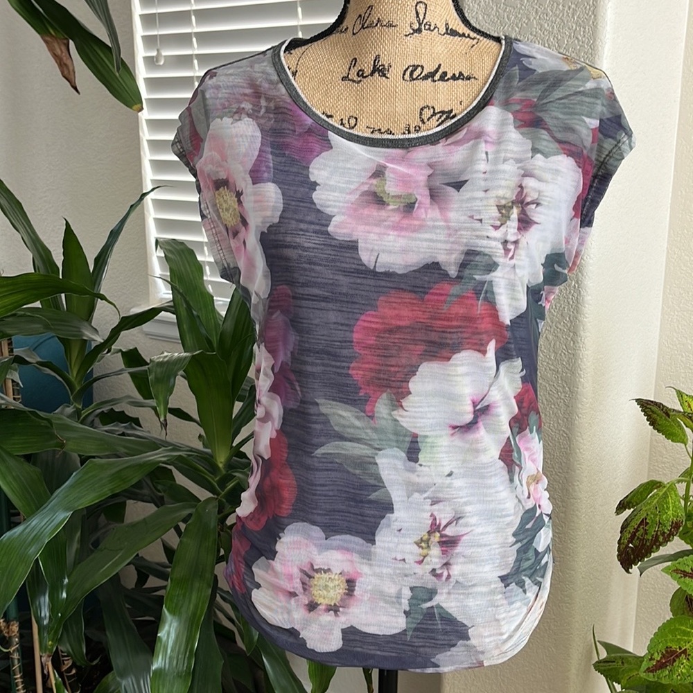 NWOT Edista Top
Color: Gray | Size: M
Excellent Condition
#662